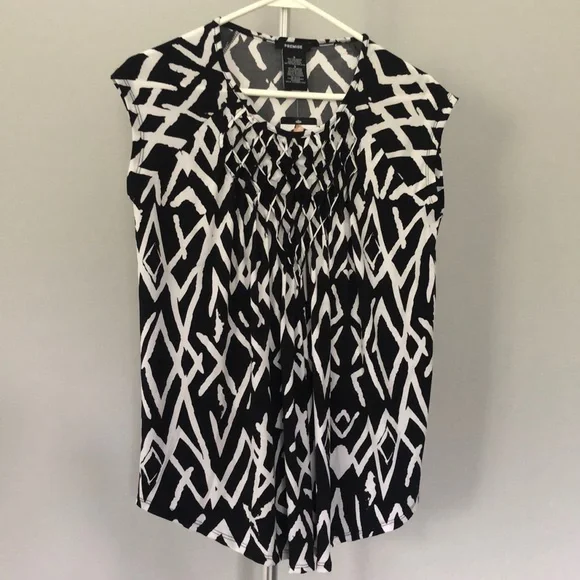Premise Black & White Print Capped Sleeve Size Small Top - Picture 1 of 8